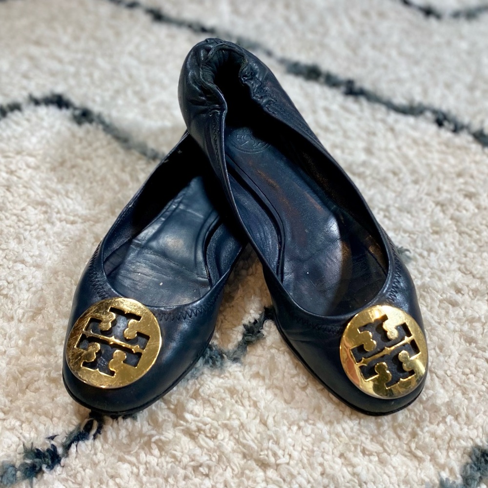 Tory Burch Women’s “Minnie Travel” Leather Ballet Flat in Ink Navy with Gold